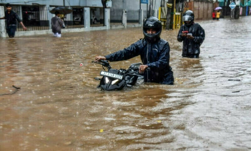 بھارت میں مون سون سے تباہی، سیلاب اور لینڈ سلائیڈنگ سے 30 افراد ہلاک - World