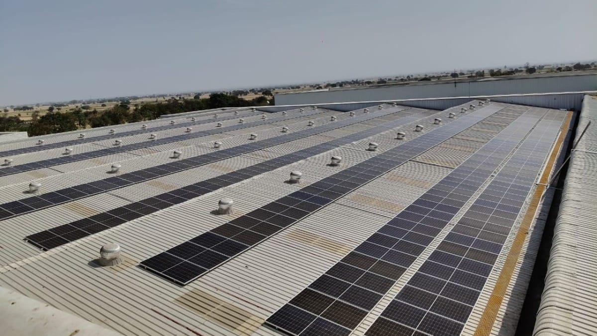 Safeguard against energy cost escalations in wake of regional conflicts: Using fuel free onsite solar hardware by Becquer
