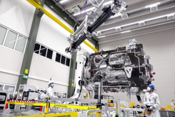 ESA Science & Technology - #8: Successful integration of JUICE's 10.6-metre-long arm