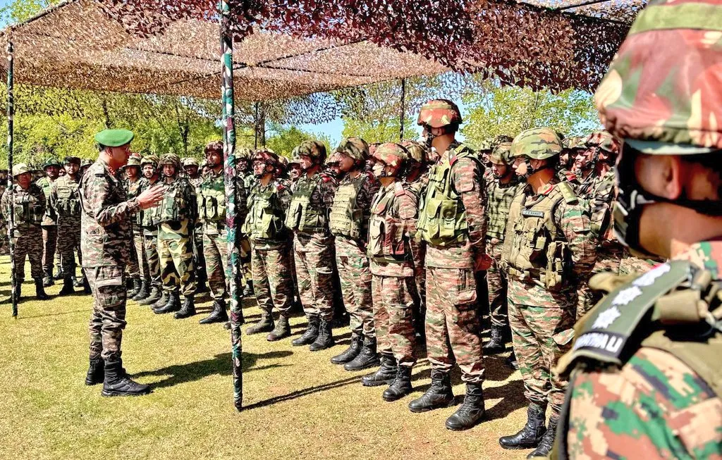 White Knight Corps GoC reviews security situation in J&K's Rajouri, Poonch
