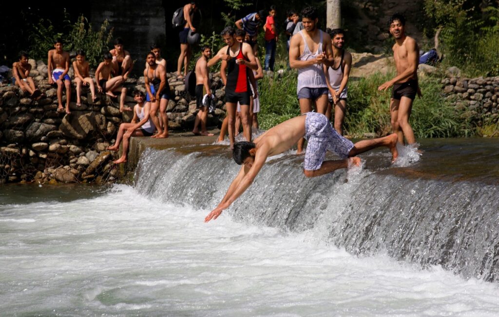 Ban Imposed on Swimming, Bathing, and Taking Selfies in Nallah Sindh