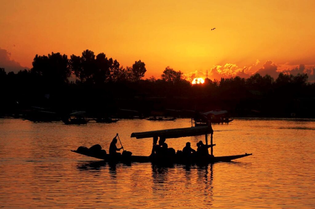 Parliamentary Panel Tours Dal Lake, Gulmarg; To Meet Stakeholders
