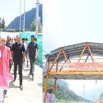 LG Sinha reviews arrangements for Amarnath Yatra at Numwan camp at Pahalgam