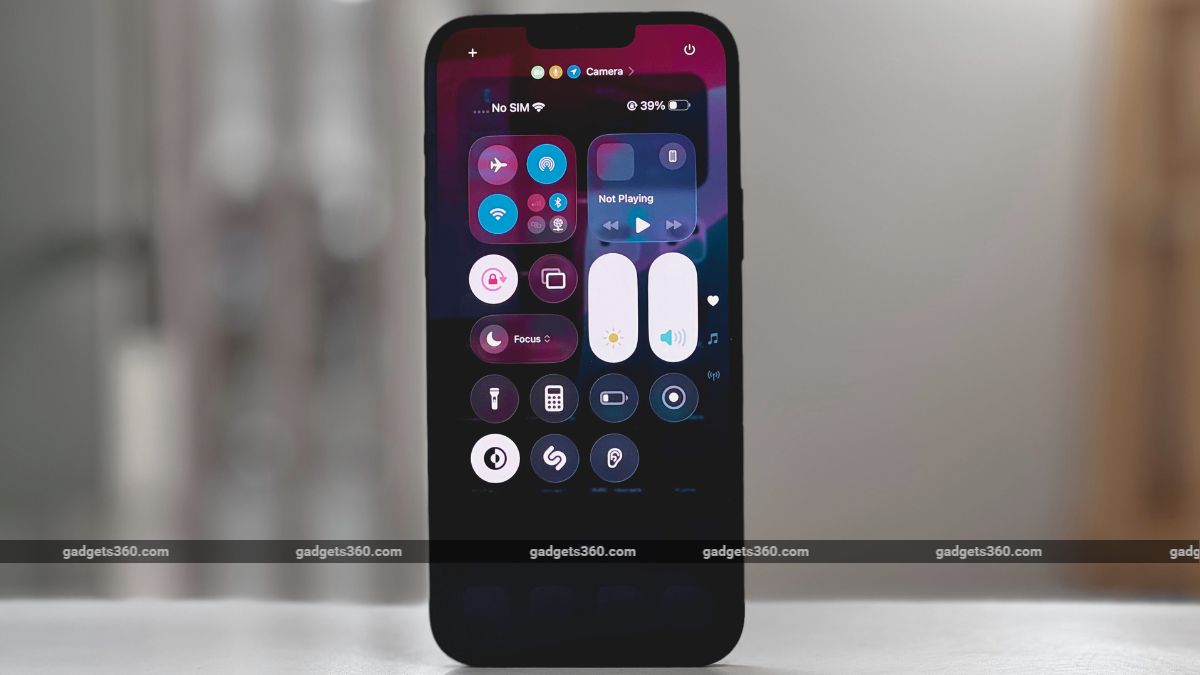 iOS 26 Beta 2 Update for iPhone With More Blur in Control Centre, Bug Fixes Rolling Out