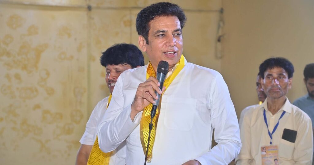 بی جے پی کی گروہ بندی ظاہر، الیکٹرک بسوں میں ہوئی بدعنوانی پر ’عآپ‘ کی خاموشی شرمناک: دیویندر یادو