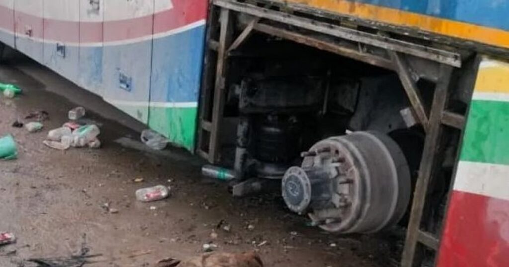 آگرہ-کانپور قومی شاہراہ پر چلتی بس میں لگی آگ، 60 مسافروں کی جان آئی حلق میں