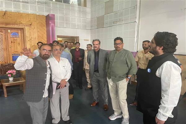 Secretary, Ministry of I&B Reviews Functioning of Media Units in J&K