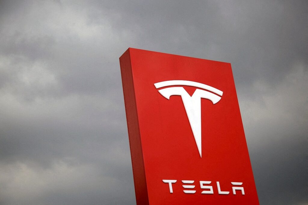 Tesla's Robotaxi Peppered with Driving Mistakes in Texas Tests
