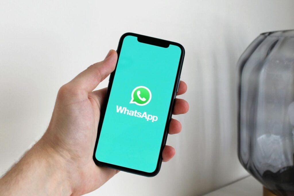 WhatsApp for iOS Said to Be Testing Feature Which Lets You Switch Between Multiple Accounts