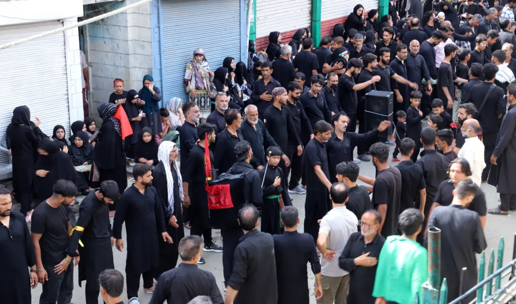 Hundreds join Muharram processions in Pulwama
