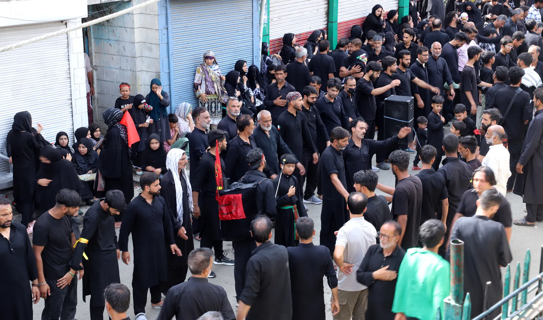 Hundreds join Muharram processions in Pulwama