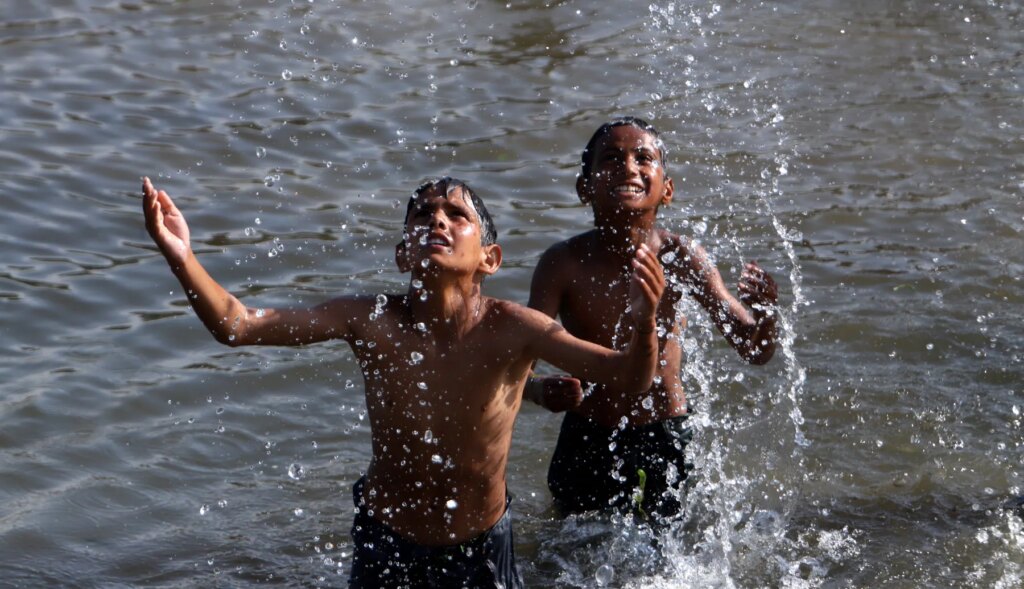 Records shattered in Kashmir as heatwave continues to push mercury higher
