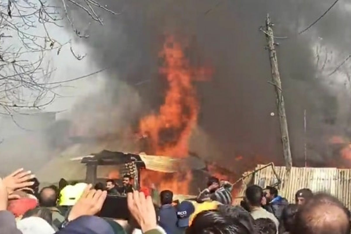 Fire Damages Several Shops in Central Kashmir