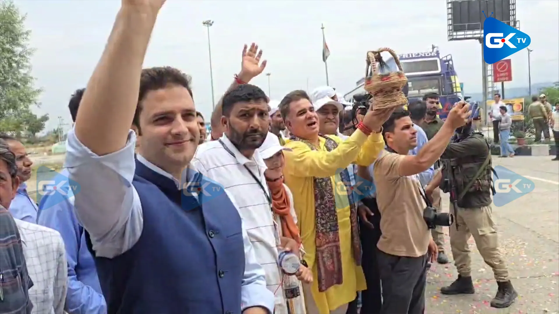 Amarnath yatris on way to shrine get warm reception from locals