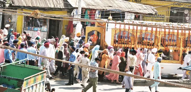 Hundreds participate in Nagar Kirtan in Baramulla, reflecting communal harmony