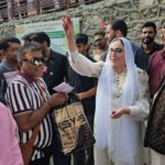 Darakhshan Andrabi welcomes first batch of Amarnath Yatris at Baltal