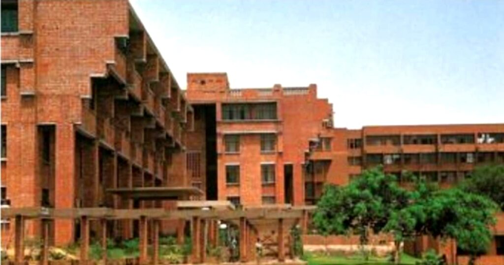 جے این یو کا تعلیمی سال 2025 سے نیا فیصلہ، غیر ملکی طلبا کی فیس میں 80 فیصد کمی